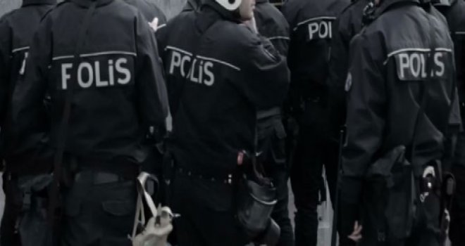 Polis, polisi dolandırdı